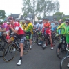 Dans l&#039;attente du départ avec les jeunes coureurs